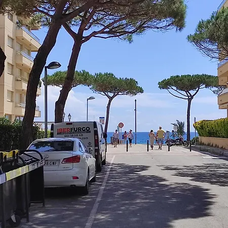 Apartment Estupendo Athenea En Platja Daro A Un Paso De Mar